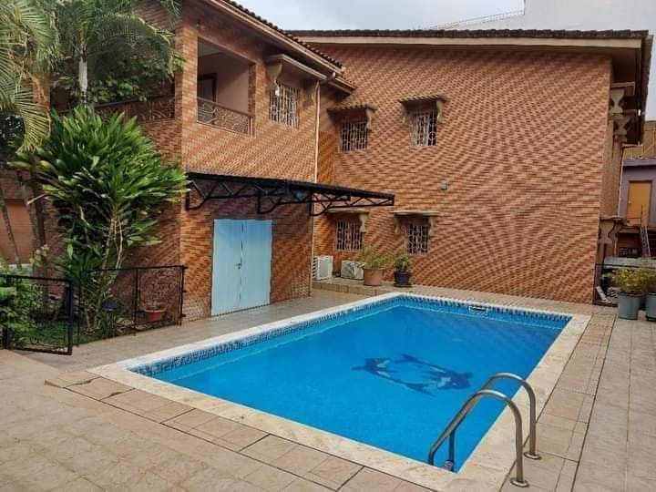 DUPLEX 10 PIECES AVEC PISCINE A LOUER COCODY ANGRE