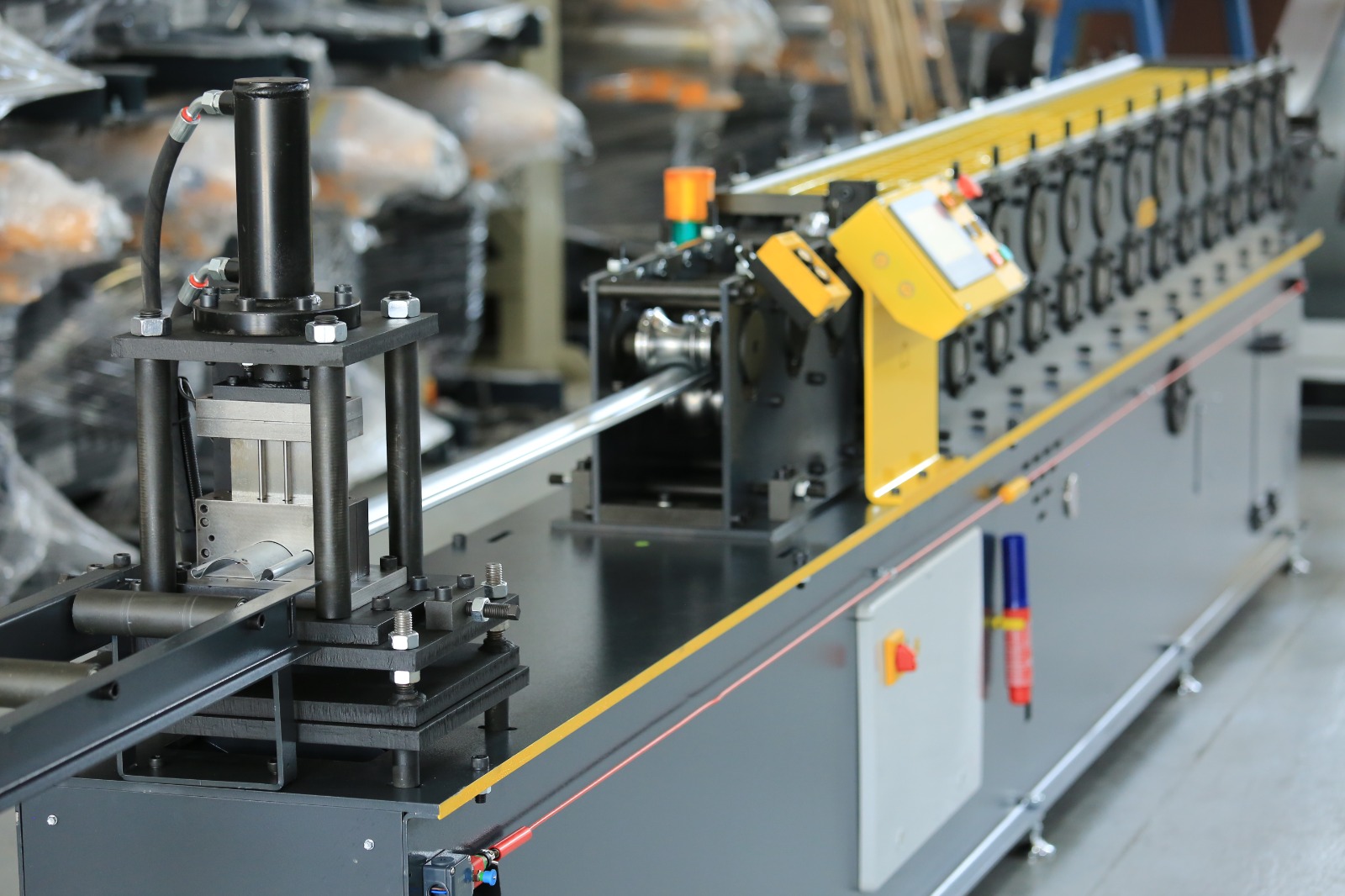 machine profileuse automatique pour rideau metal